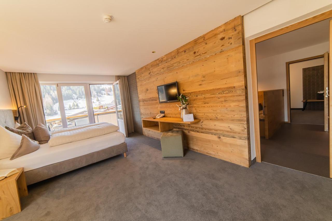 Aparthotel Hochland Gmbh ナウダース エクステリア 写真