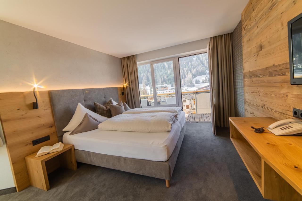 Aparthotel Hochland Gmbh ナウダース エクステリア 写真